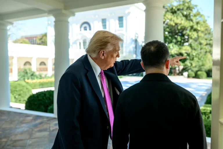 President Donald Trump hosts a bilateral lunch meeting with Ukrainian President Volodymyr Zelenskyy, October 17, 2025, Photo: The White House