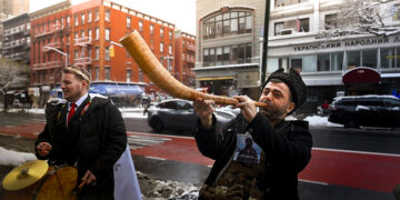 Вертеп у Нью-Йорку: як українська різдвяна традиція розповідає про війну і допомагає ЗСУ