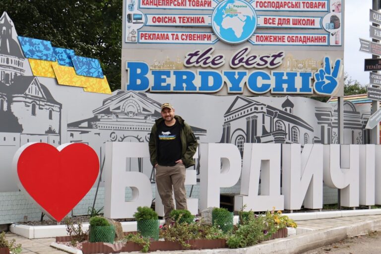 Від окопів до винних полиць: як американський ветеран став амбасадором українського вина – Independence Avenue Media
