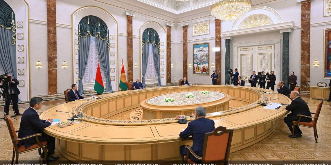 Meeting with heads of delegations participating in Eurasian Intergovernmental Council in Minsk.