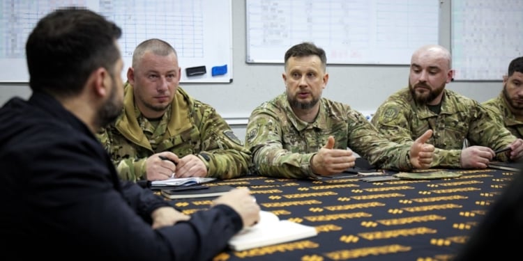 Third Army Corps commander Andrii Biletskyi speaks to Ukrainian President Volodymyr Zelenskyy at a command post. Credit: Office of the president of Ukraine.